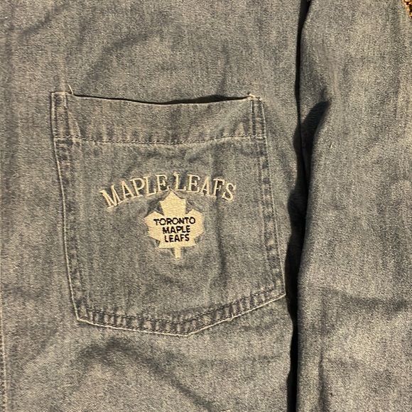 Vintage official NHL Maple Leafs button up - Picture 2 of 3